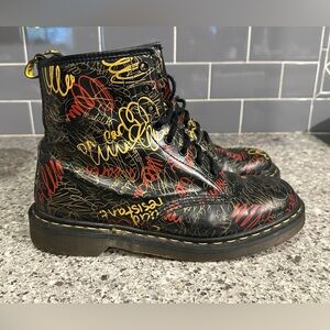 DR. MARTENS BLACK GRAFFITI LEATHER BOOTS  MADE IN ENGLAND RARE VINTAGE M10/W11